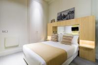 Hotel Room Mate Alicia