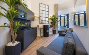  Air Conditioning & Smart TV